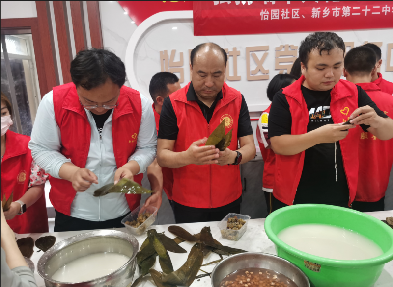 粽葉飄香端午情 絲絲情意暖人心——市二十二中聯合怡園社區(qū)開展“粽子飄香，品味端午”主題“文明實踐活動日”活動